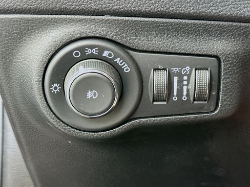 Used 2021 Jeep Compass Latitude w/ Sun and Sound Group FWD image 17