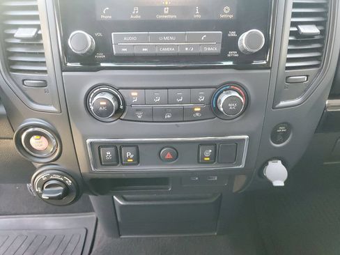 Used 2024 Nissan Titan SV AWD/4WD image 28
