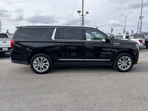 Used 2022 GMC Yukon XL Denali w/ Denali Ultimate Package image 4