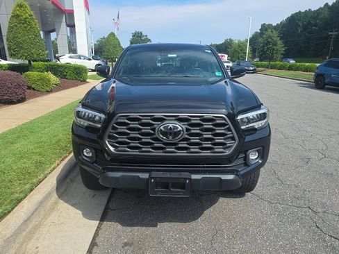 Used 2022 Toyota Tacoma TRD Off-Road AWD/4WD image 14