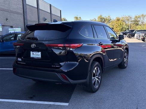 Used 2023 Toyota Highlander XLE image 9