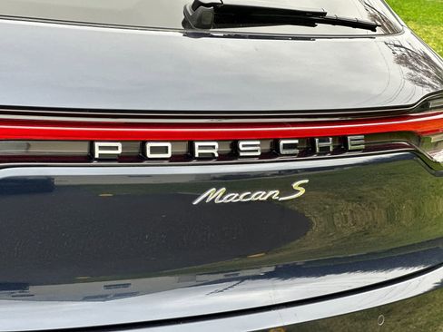 Certified 2020 Porsche Macan S AWD/4WD image 32