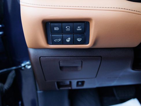 Used 2021 Toyota Highlander Platinum image 19