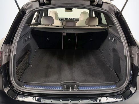 Used 2024 Mercedes-Benz GLC 300 4MATIC image 23