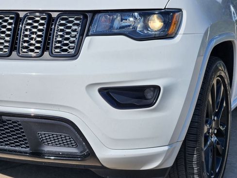 Used 2021 Jeep Grand Cherokee Laredo X RWD image 9