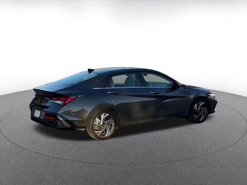 Used 2025 Hyundai Elantra Limited image 14
