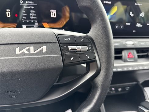 Used 2025 Kia K4 FWD image 19