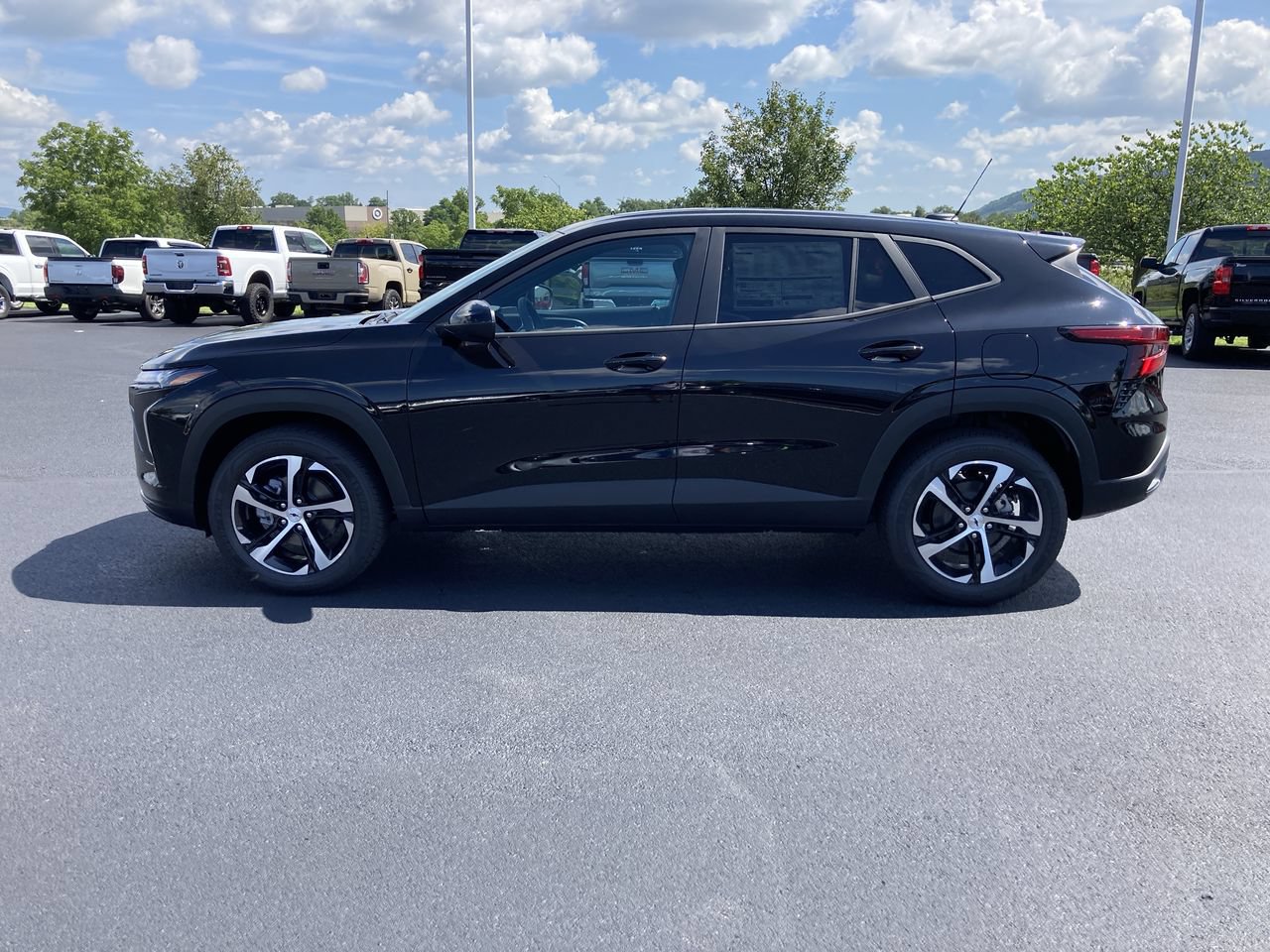 New 2026 Chevrolet Trax RS w/ Sunroof Package FWD image 4