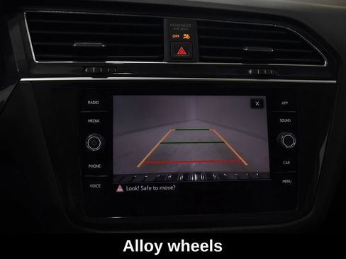 Used 2021 Volkswagen Tiguan SE w/ Panoramic Sunroof Package FWD image 23