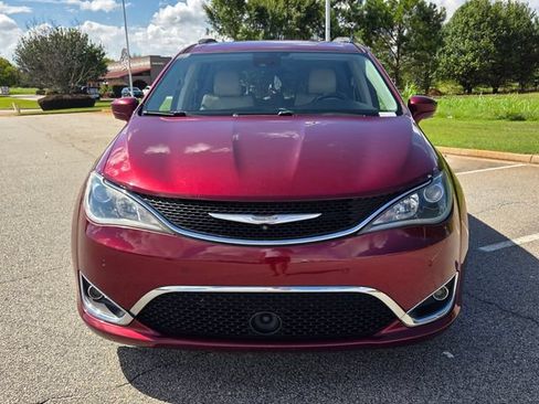Used 2017 Chrysler Pacifica Touring-L Plus w/ Advanced Safetytec Group FWD image 2