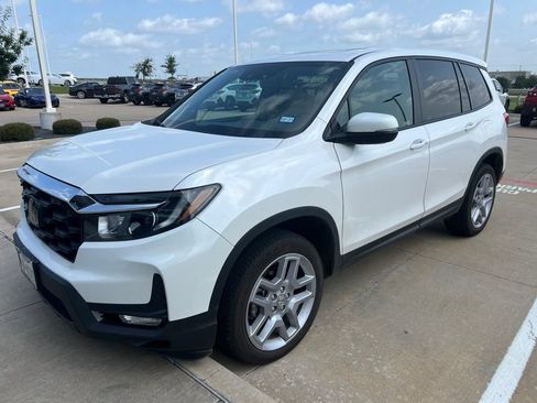Used 2024 Honda Passport EX-L image 2