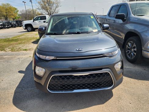 Used 2021 Kia Soul S image 2