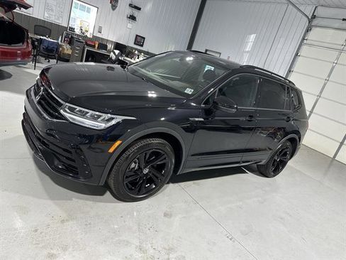 Certified 2024 Volkswagen Tiguan SE R-Line image 3
