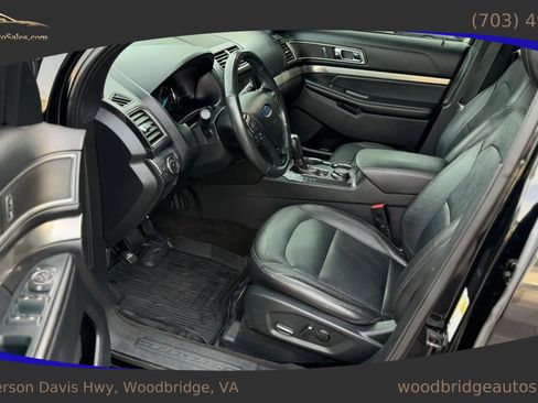 Used 2018 Ford Explorer XLT w/ Equipment Group 202A AWD/4WD image 10