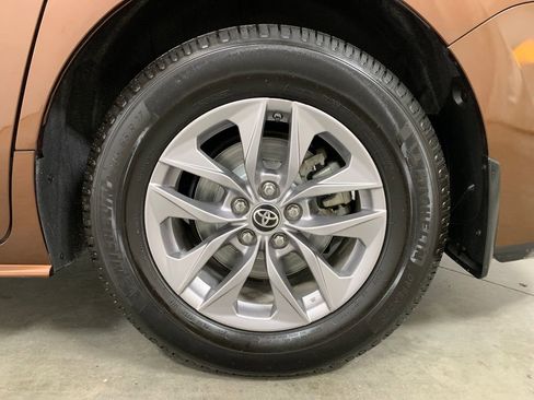 Used 2022 Toyota Sienna XLE image 21