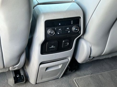 Used 2018 GMC Acadia SLT image 16