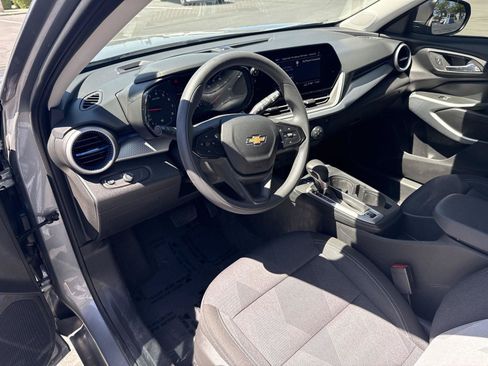 Used 2025 Chevrolet Trax LS w/ Driver Confidence Package FWD image 13