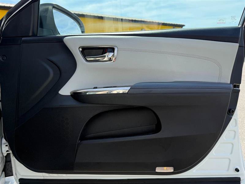 Used 2013 Toyota Avalon XLE Touring FWD image 18
