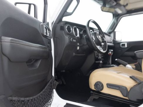 Used 2018 Jeep Wrangler Unlimited Sahara AWD/4WD image 26