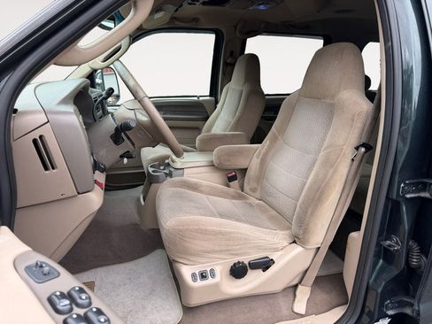 Used 2003 Ford Excursion XLT AWD/4WD image 6