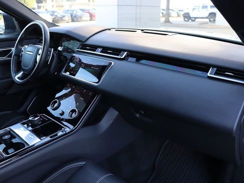 Used 2018 Land Rover Range Rover Velar R-Dynamic SE image 17