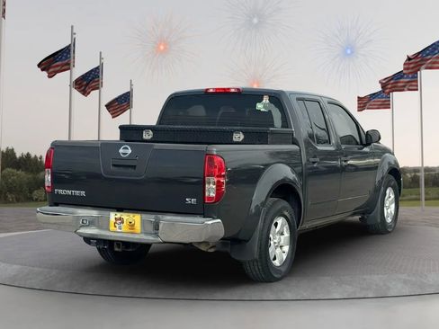 Used 2010 Nissan Frontier SE image 6