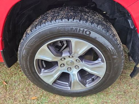 Used 2024 RAM 1500 Laramie image 16