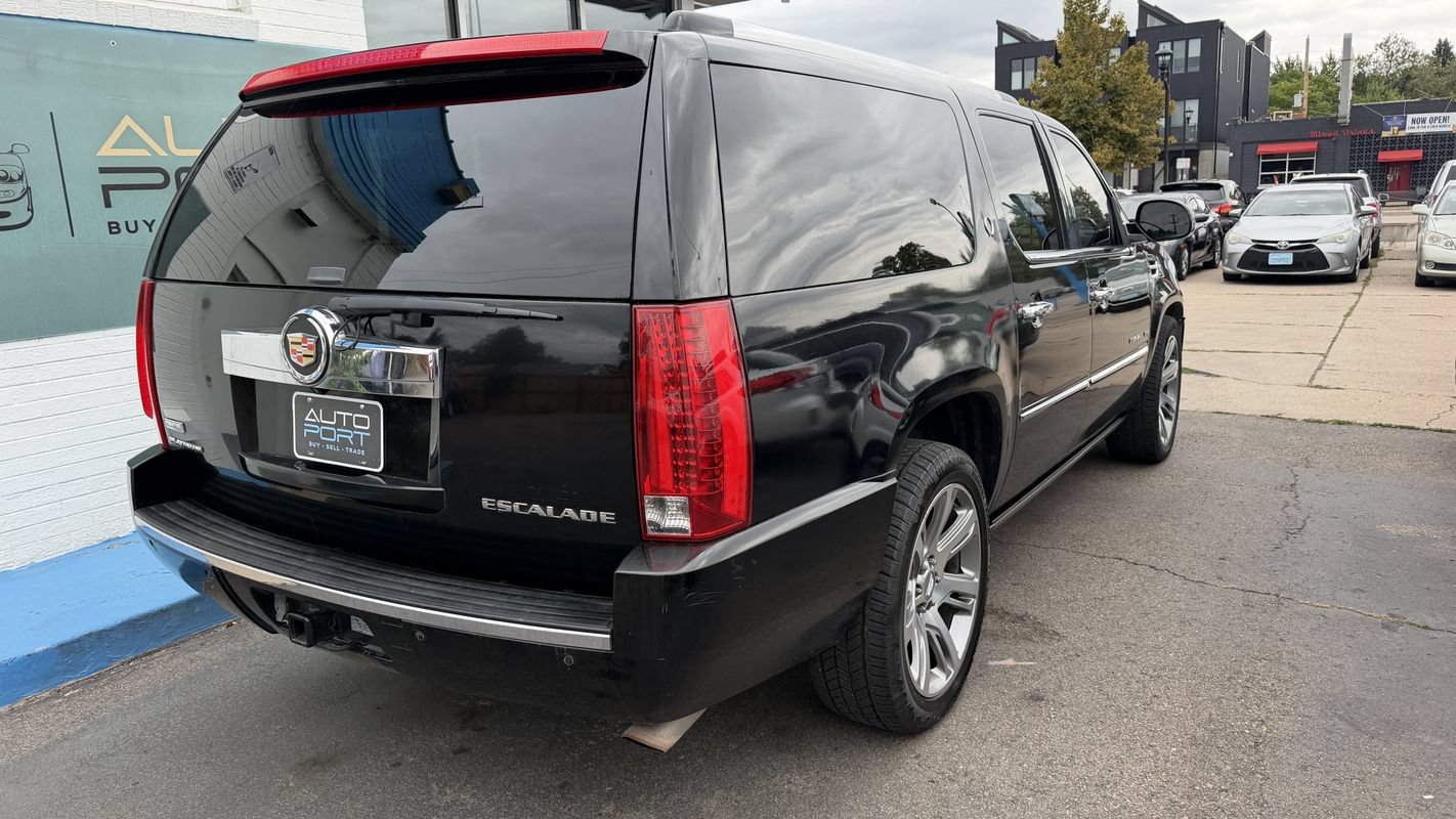 Used 2011 Cadillac Escalade ESV Platinum AWD/4WD image 2