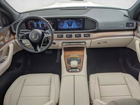 Used 2025 Mercedes-Benz GLS 450 4MATIC image 15