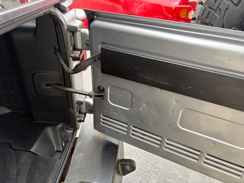 Used 2013 Jeep Wrangler Unlimited Sport image 17