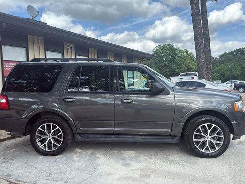 Used 2015 Ford Expedition XLT w/ Equipment Group 202A RWD image 3