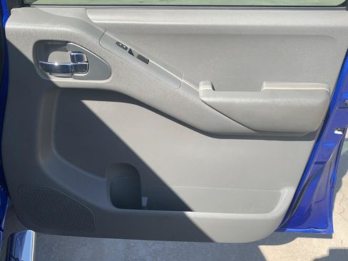 Used 2012 Nissan Frontier SV RWD image 13