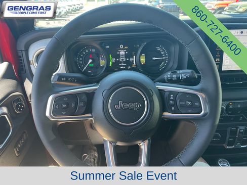 Used 2025 Jeep Wrangler Unlimited Sahara AWD/4WD image 50