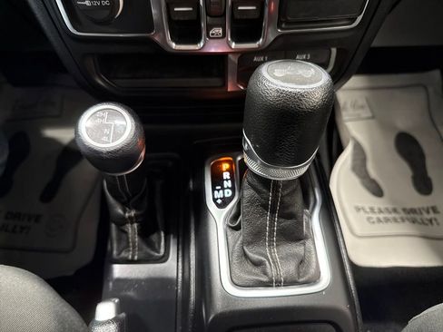 Used 2020 Jeep Wrangler Unlimited Sahara image 33