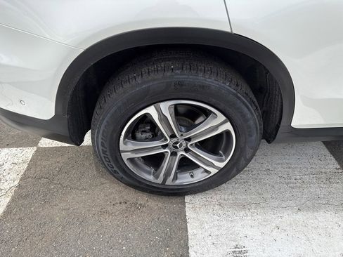 Used 2021 Mercedes-Benz GLC 300 4MATIC image 12