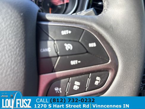 Used 2022 Jeep Cherokee Limited image 17