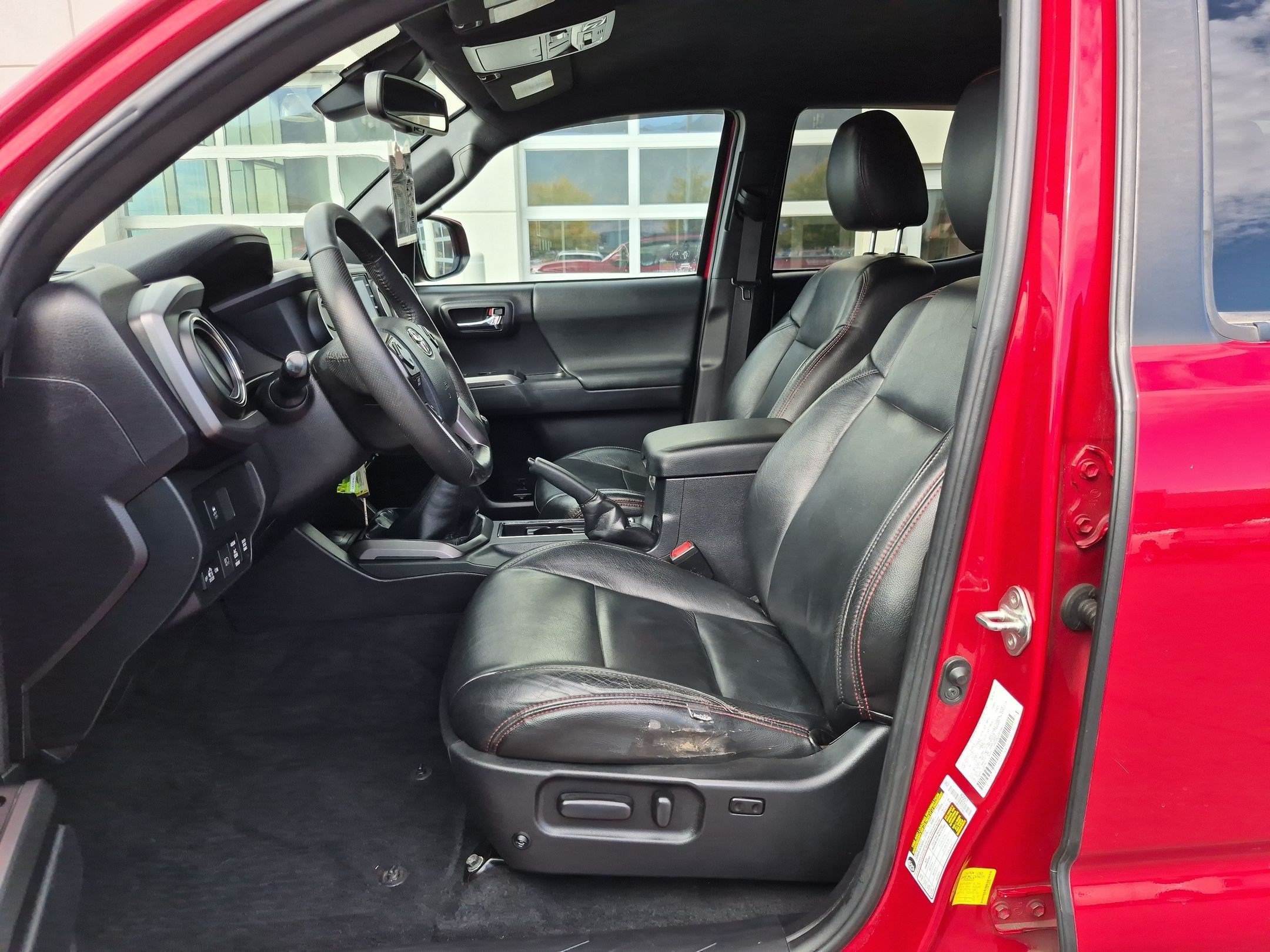 Used 2020 Toyota Tacoma TRD Off-Road w/ Technology Package AWD/4WD image 17