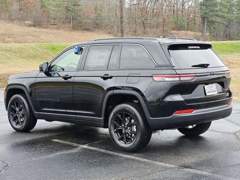 New 2026 Jeep Grand Cherokee Altitude image 4