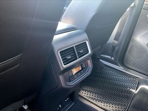 Used 2025 Volkswagen Atlas SE AWD/4WD image 28