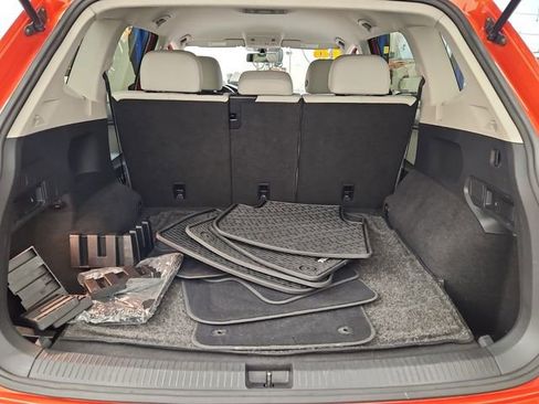 Used 2018 Volkswagen Tiguan SE image 17