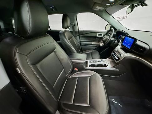 Used 2022 Ford Explorer XLT w/ Equipment Group 202A image 29