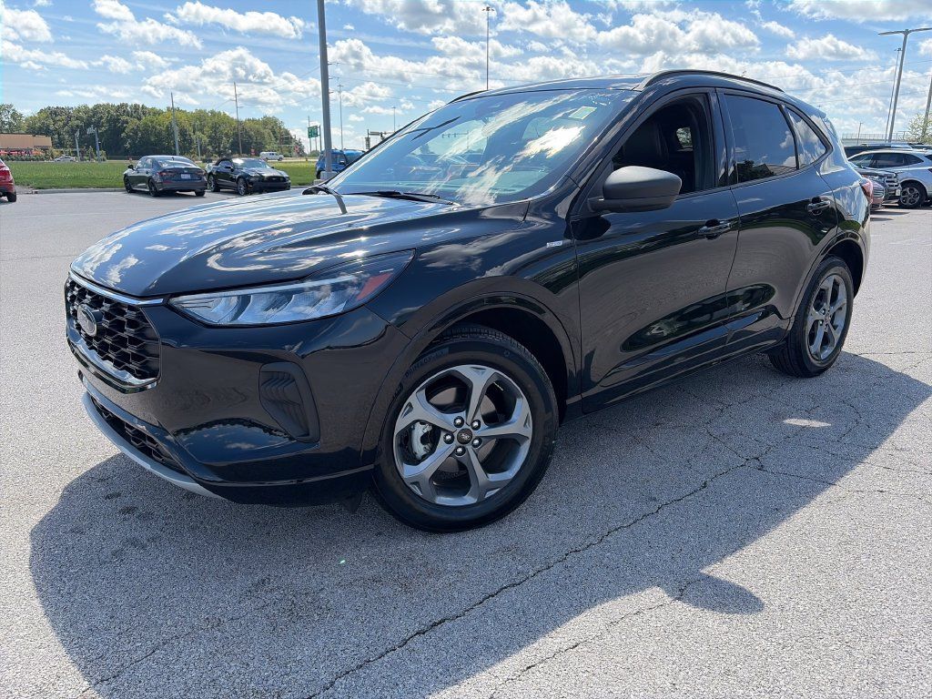 Used 2023 Ford Escape ST-Line AWD/4WD image 3