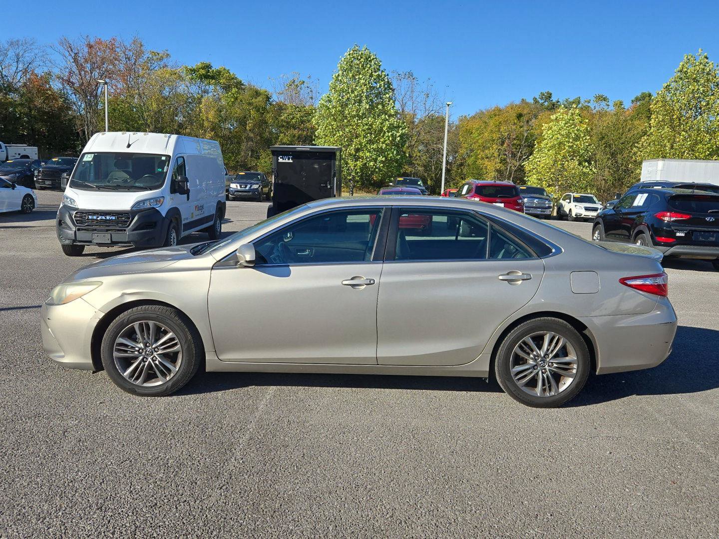 Used 2015 Toyota Camry SE FWD image 4
