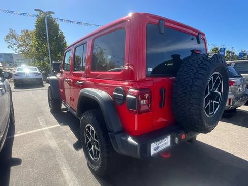 Used 2025 Jeep Wrangler Unlimited Rubicon AWD/4WD image 6