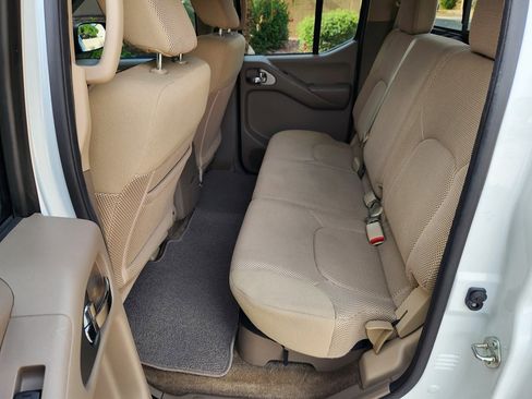 Used 2017 Nissan Frontier SV image 29