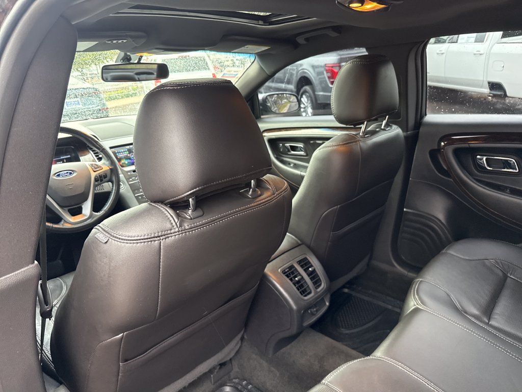 Used 2015 Ford Taurus Limited FWD image 18