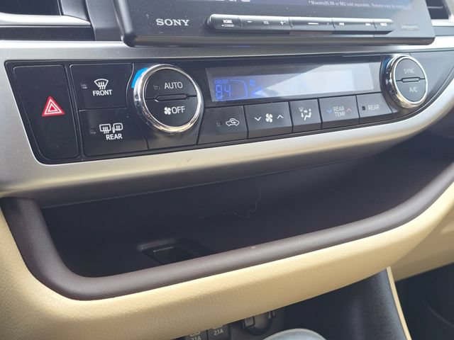 Used 2017 Toyota Highlander Limited Platinum AWD/4WD image 31