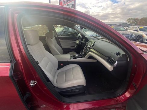 Used 2018 Honda Accord Touring image 13