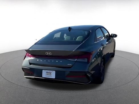 Used 2025 Hyundai Elantra Limited image 12