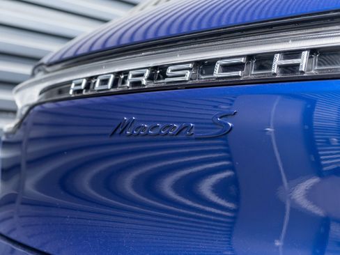 Certified 2022 Porsche Macan S AWD/4WD image 52